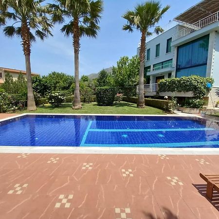 Family Beach Swimming Pool Villa Luanit Trajas Εξωτερικό φωτογραφία