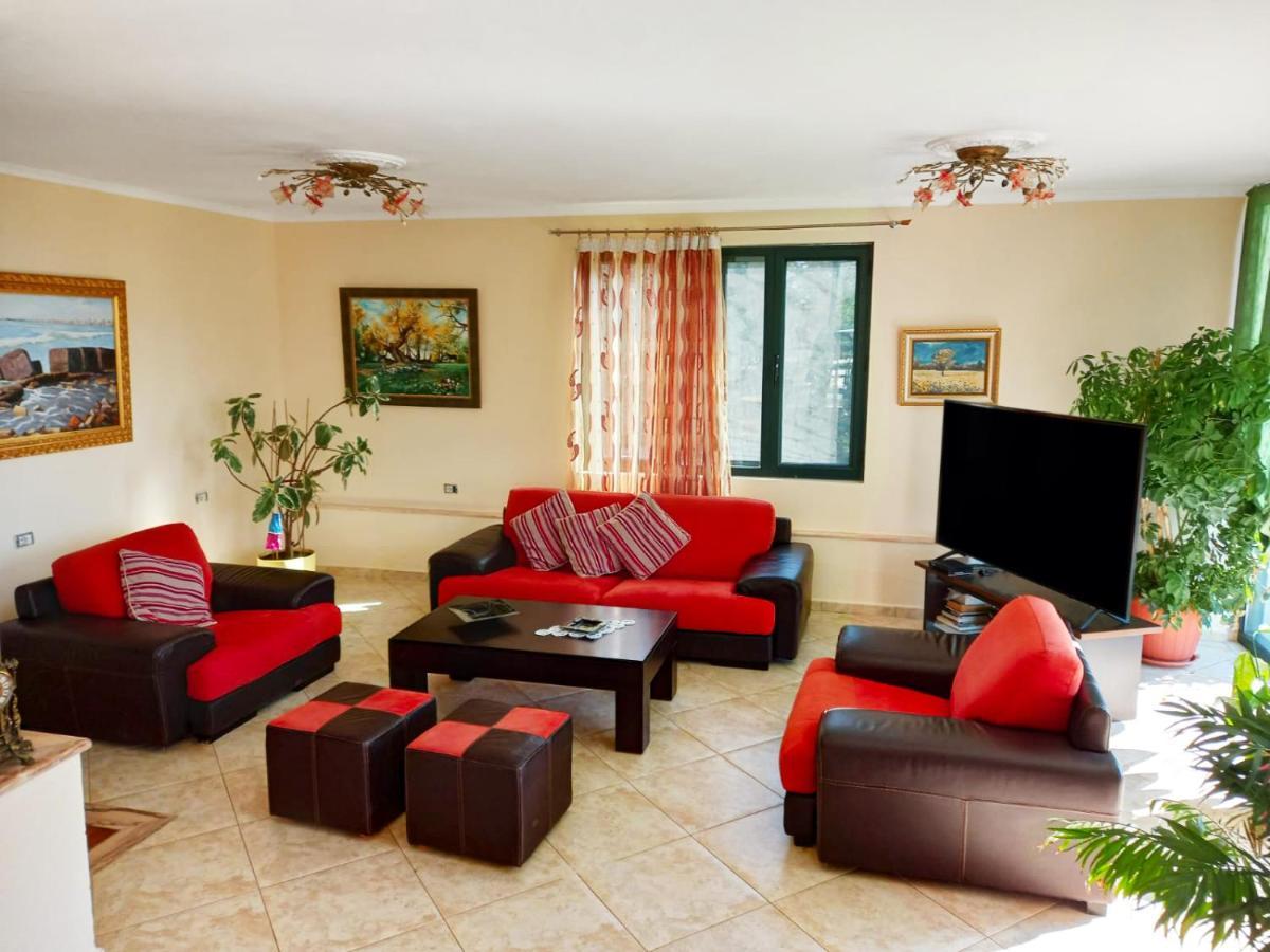 Family Beach Swimming Pool Villa Luanit Trajas Εξωτερικό φωτογραφία