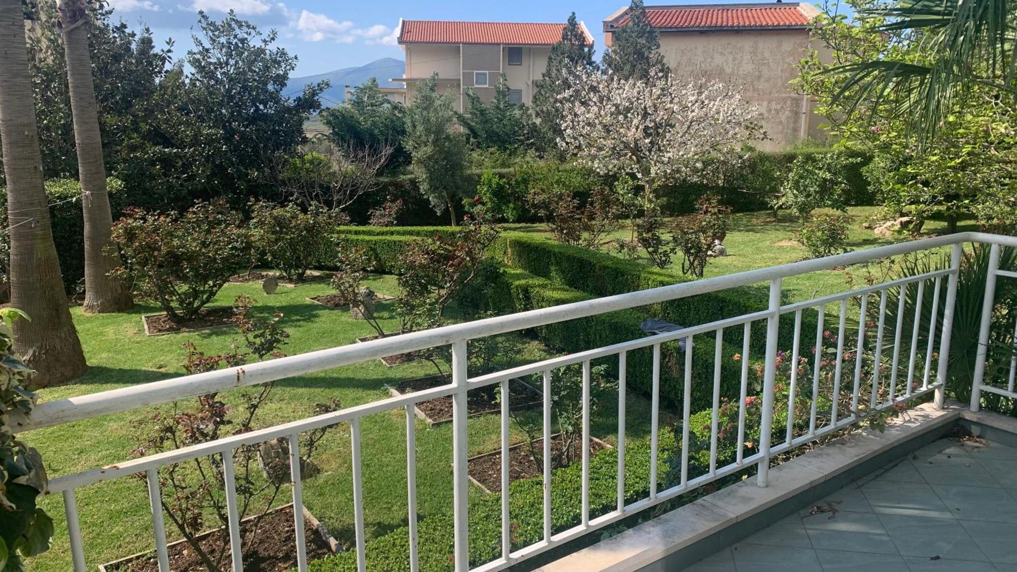 Family Beach Swimming Pool Villa Luanit Trajas Εξωτερικό φωτογραφία